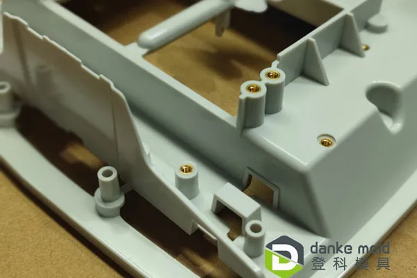 Overmolding vs Insert Molding Comparison: Key Differences and Applications