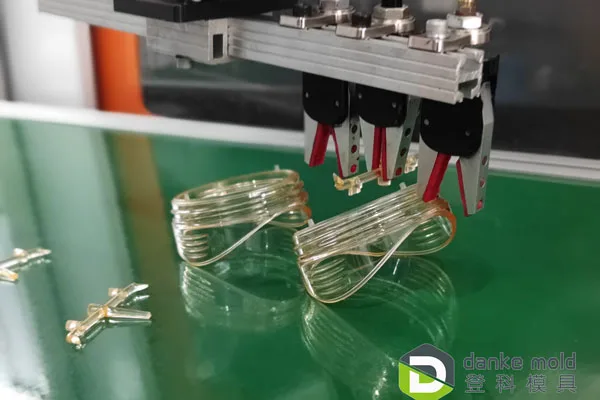 Carbon Fiber Compression Molding Revival Driving Advanced Manufacturing Efficiency