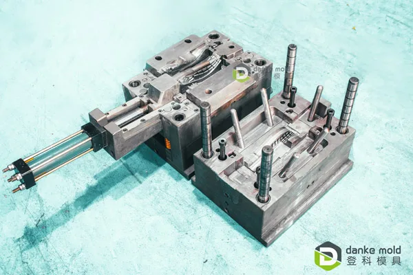 Plastic injection molding machines