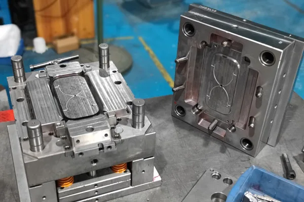 How to Manufacture a Phone Case Using Plastic Injection Molding Techniques