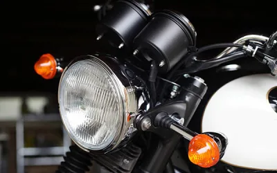 Plastic Injection Molding for Motorcycle Lighting: Precision & Multi‑Color Efficiency